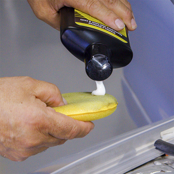 Meguiars Ultimate Black Plastic Restorer (473 ml) SME01057 - 4