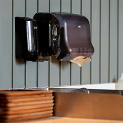 Papieren handdoeken dispenser