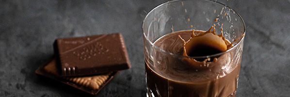 Onvermijdelijk adviseren Ban ⋙ Chocolademelk vlekken verwijderen? | Vlekkenhulp | 123schoon.nl