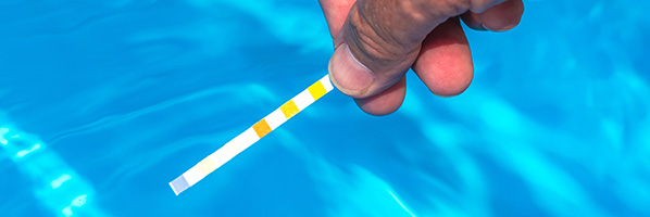 pH waarde zwembad verhogen of verlagen?